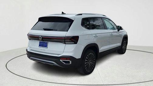 Pure White 2025 Volkswagen Taos 1.5T SE