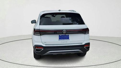 Pure White 2025 Volkswagen Taos 1.5T SE