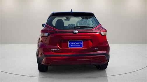 2022 Nissan Kicks SR