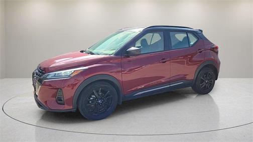 2022 Nissan Kicks SR