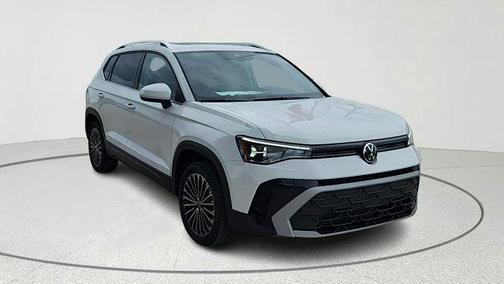 Pure White 2025 Volkswagen Taos 1.5T SE