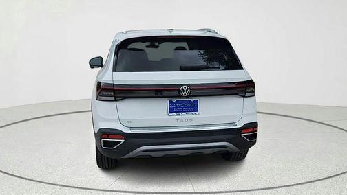Pure White 2025 Volkswagen Taos 1.5T SE
