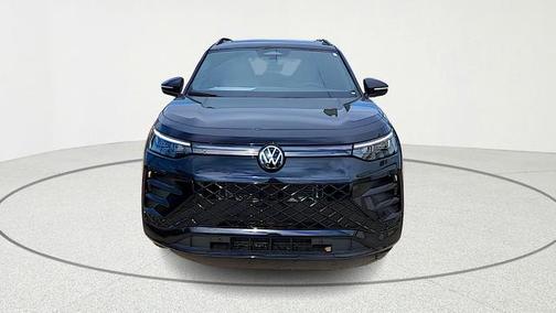 deep black pearl 2026 Volkswagen Tiguan 2.0T SE R-Line Black