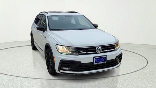 Pure White 2021 Volkswagen Tiguan 2.0T SE R-Line Black