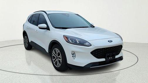 Star White Metallic Tri-Coat 2022 Ford Escape SEL