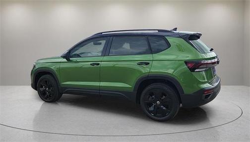 2025 Volkswagen Taos 1.5T SE Black