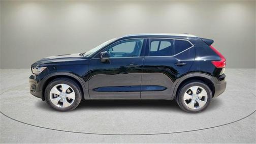 2021 Volvo XC40 T4 Momentum