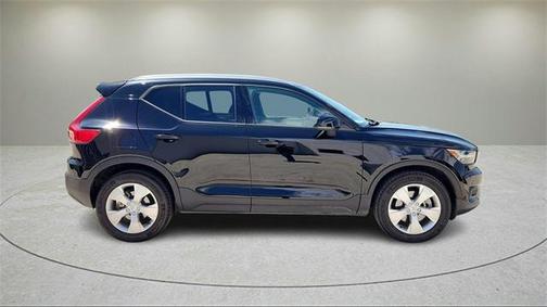2021 Volvo XC40 T4 Momentum