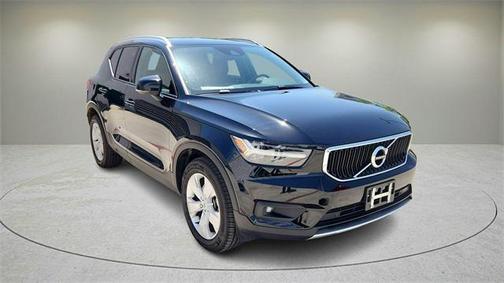 2021 Volvo XC40 T4 Momentum