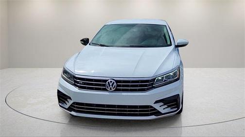 2017 Volkswagen Passat 1.8T R-Line w/Comfort