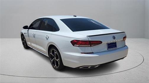 2022 Volkswagen Passat 2.0T R-Line