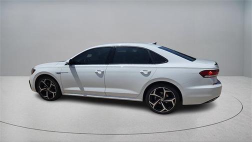 2022 Volkswagen Passat 2.0T R-Line