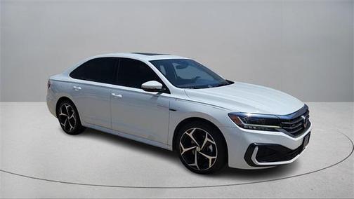 2022 Volkswagen Passat 2.0T R-Line