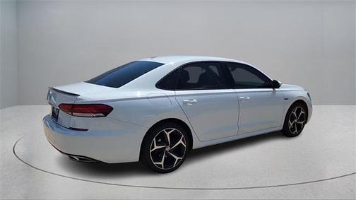 2022 Volkswagen Passat 2.0T R-Line