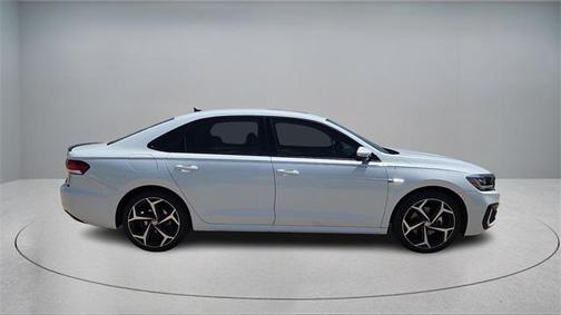2022 Volkswagen Passat 2.0T R-Line