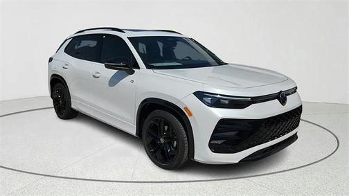2025 Volkswagen Tiguan 2.0T SE R-Line Black