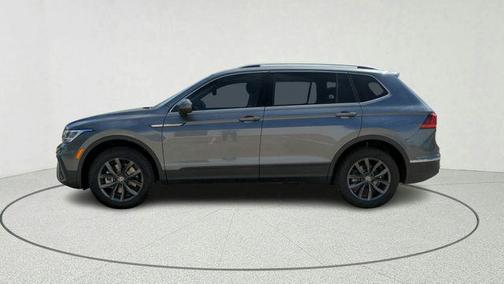 Platinum Gray Metallic 2023 Volkswagen Tiguan 2.0T SE