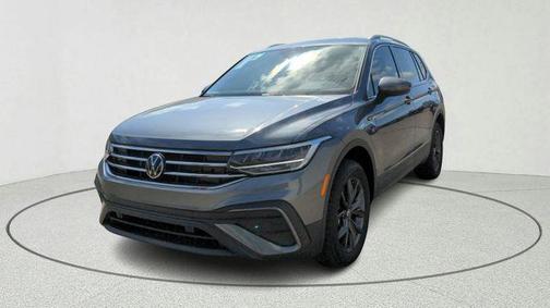 Platinum Gray Metallic 2023 Volkswagen Tiguan 2.0T SE