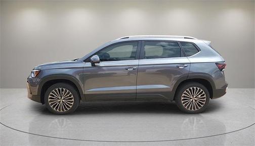 2025 Volkswagen Taos 1.5T SE Black