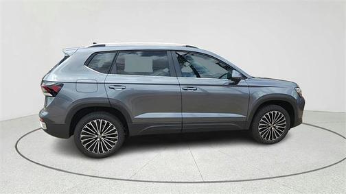 2025 Volkswagen Taos 1.5T SE Black