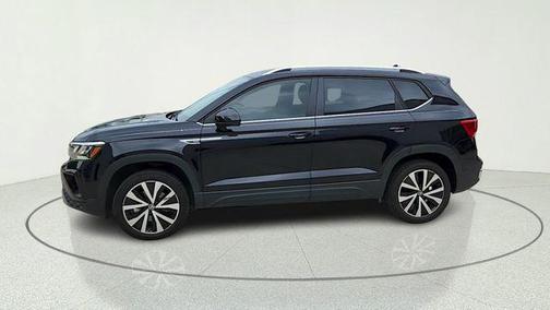 Deep Black 2024 Volkswagen Taos 1.5T SE