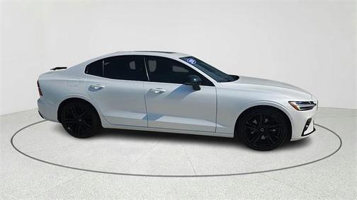 2024 Volvo S60 B5 Plus Black Edition