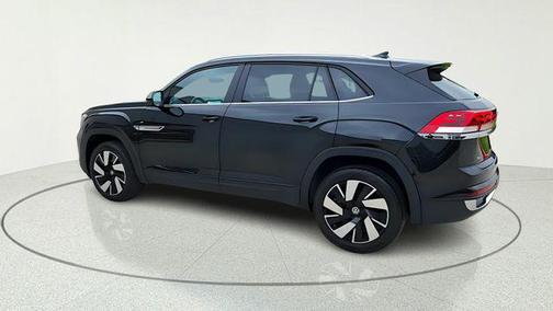 Deep Black Pearl 2024 Volkswagen Atlas Cross Sport 2.0T SE w/Technology