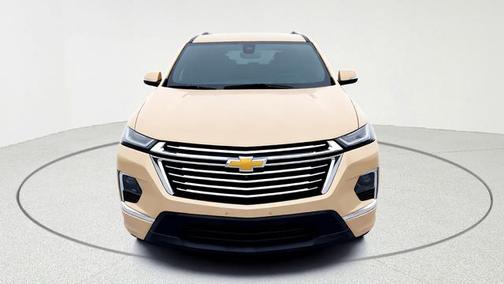 Iridescent Pearl Tricoat 2022 Chevrolet Traverse Premier