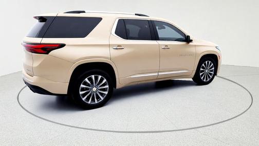 Iridescent Pearl Tricoat 2022 Chevrolet Traverse Premier