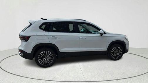 Pure White 2025 Volkswagen Taos 1.5T SE