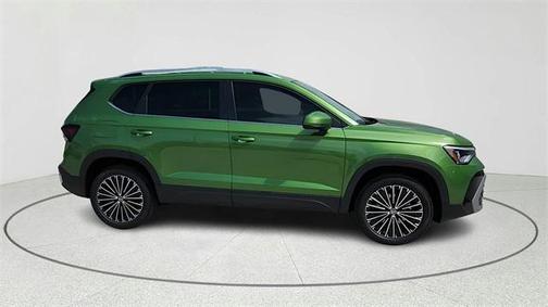 2025 Volkswagen Taos 1.5T SE Black