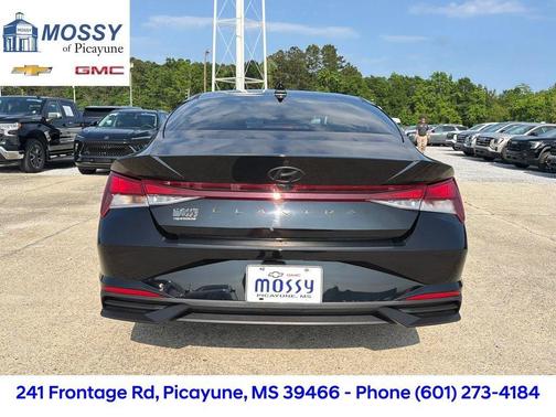 Black 2023 Hyundai ELANTRA SEL