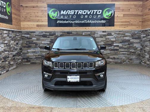 Diamond Black Crystal Pearlcoat 2018 Jeep Compass Latitude