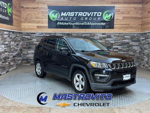 Diamond Black Crystal Pearlcoat 2018 Jeep Compass Latitude