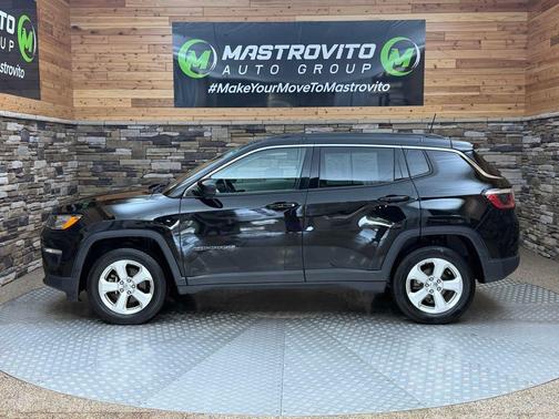 Diamond Black Crystal Pearlcoat 2018 Jeep Compass Latitude