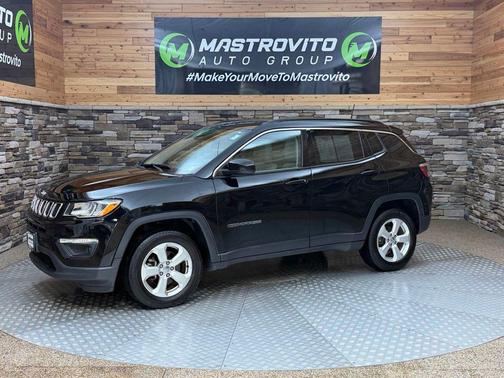 Diamond Black Crystal Pearlcoat 2018 Jeep Compass Latitude