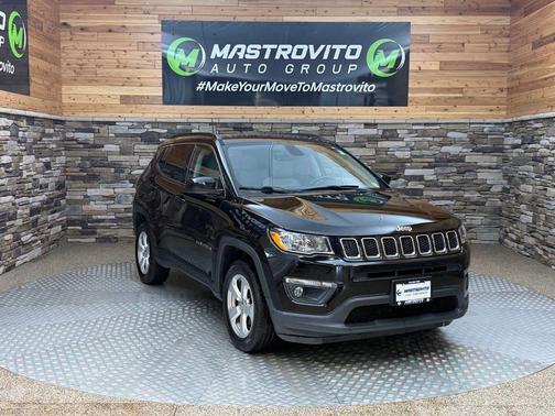 Diamond Black Crystal Pearlcoat 2018 Jeep Compass Latitude