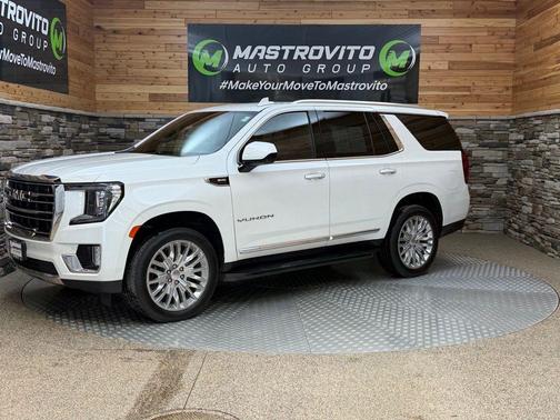 White Frost Tricoat 2023 GMC Yukon SLT