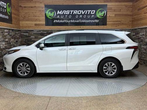 Wind Chill Pearl 2022 Toyota Sienna XLE