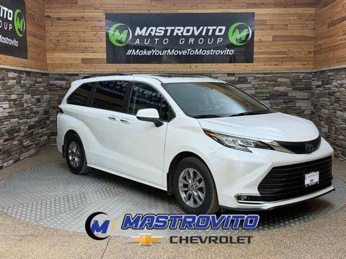 Wind Chill Pearl 2022 Toyota Sienna XLE