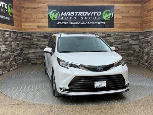 Wind Chill Pearl 2022 Toyota Sienna XLE