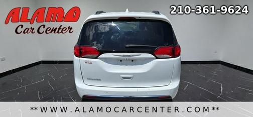 White 2017 Chrysler Pacifica Touring-L