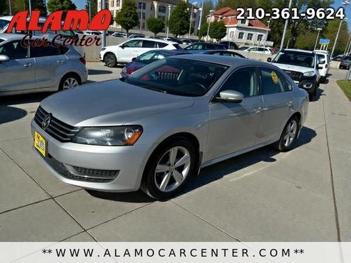 2014 Volkswagen Passat 1.8T Auto Wolfsburg Ed