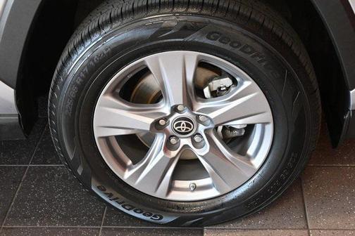 2022 Toyota RAV4 Hybrid LE