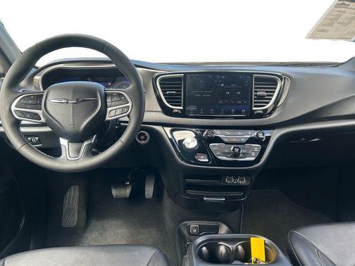 Bright White Clearcoat 2025 Chrysler Pacifica L