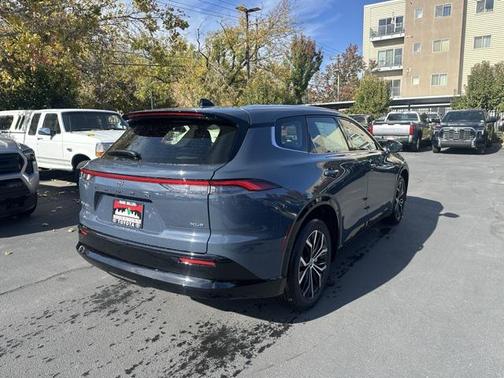 2025 Toyota Crown Signia XLE