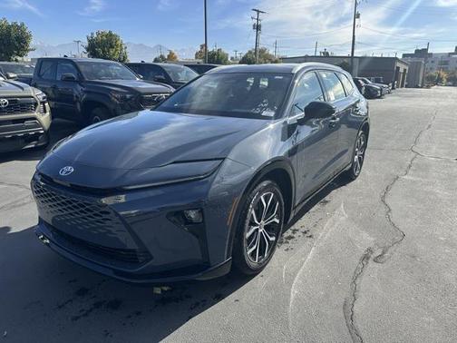 2025 Toyota Crown Signia XLE