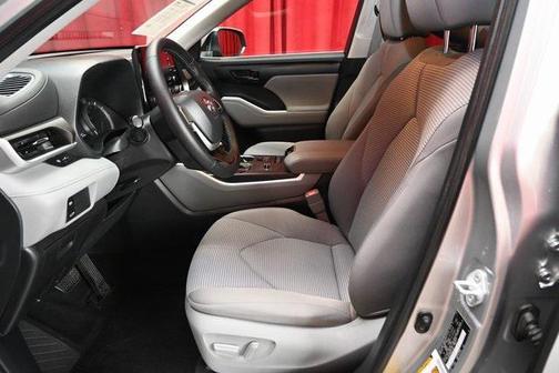 2022 Toyota Highlander Hybrid LE