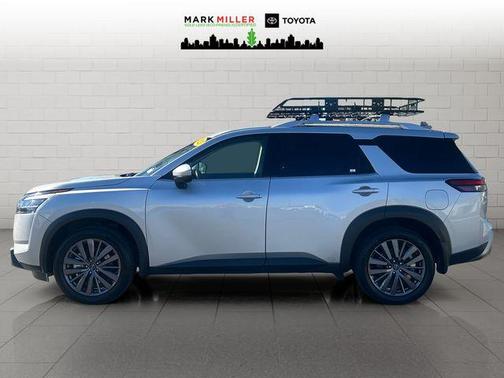 2023 Nissan Pathfinder SL 4WD