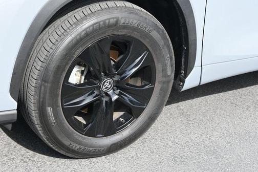 2024 Toyota Highlander Hybrid XLE